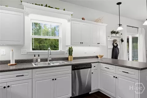 Kitchen - 190 Willow Dr, Guyton, GA 31312 photo 3 of 4