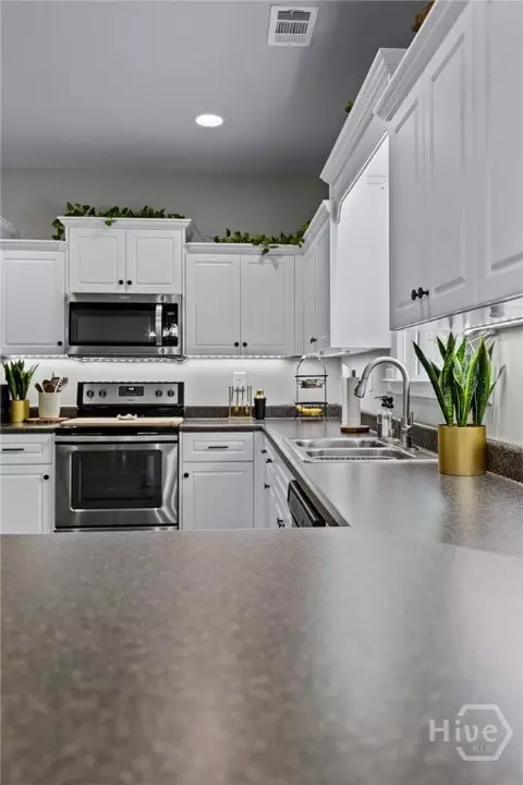 Kitchen - 190 Willow Dr, Guyton, GA 31312 photo 4 of 4