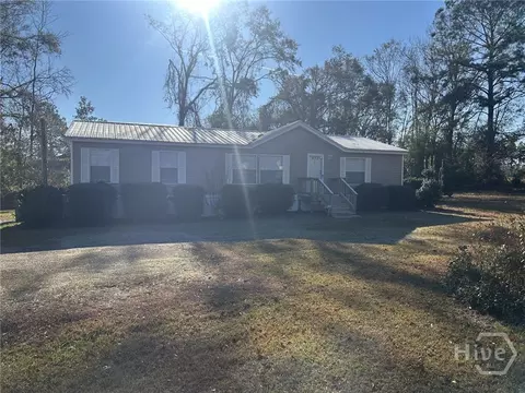 437 Burkhalter Cir, Claxton, GA 30417
