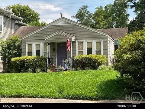 327 E 49th St, Savannah, GA 31405