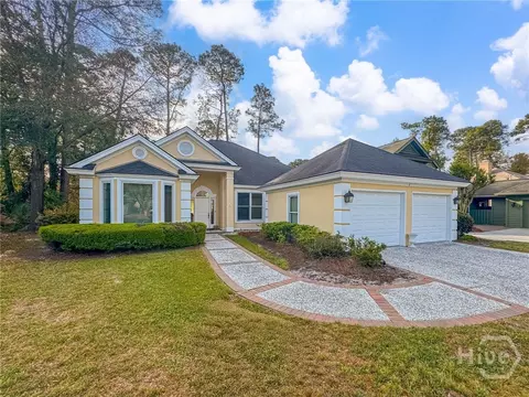 8 Pine Shadow Ct, Savannah, GA 31411