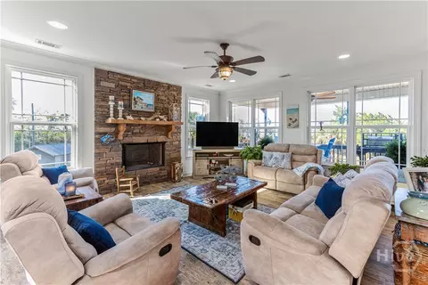 Living - 193 Circle Dr, Midway, GA 31320 photo 3 of 3