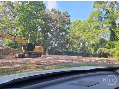 303 Quarterman Dr, Savannah, GA 31410