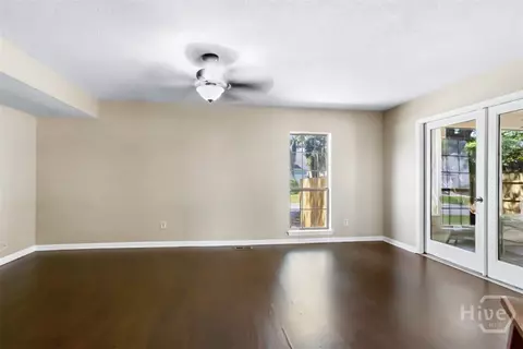 Living - 2 Oemler Ct E, Savannah, GA 31410 photo 4 of 5