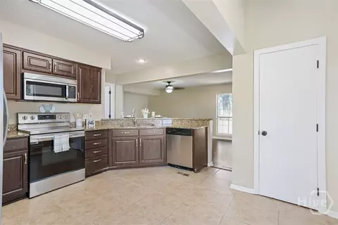 Kitchen - 2 Oemler Ct E, Savannah, GA 31410 photo 1 of 3