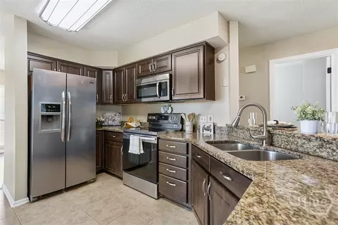 Kitchen - 2 Oemler Ct E, Savannah, GA 31410 photo 3 of 3