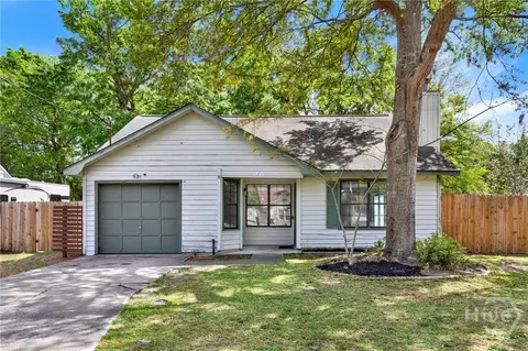 1371 Forest Lake Dr, Hinesville, GA 31313