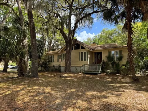 2 Moss Pointe Ct, Savannah, GA 31410
