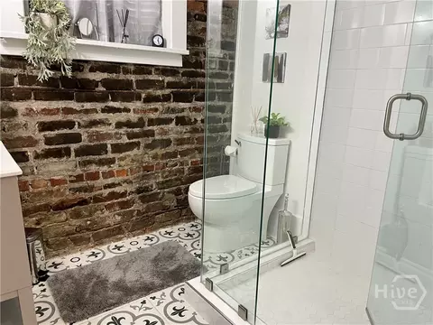 Bath - 210 E State St, Savannah, GA 31401 photo 5 of 7