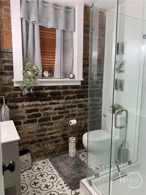 Bath - 210 E State St, Savannah, GA 31401 photo 6 of 7