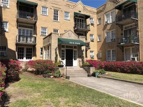 210 E State St, Savannah, GA 31401
