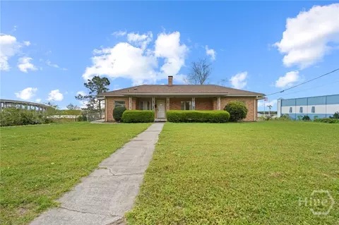 2704 River Dr, Savannah, GA 31404