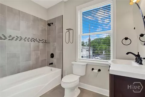 Bath - 856 E 35th St, Savannah, GA 31401 photo 2 of 6