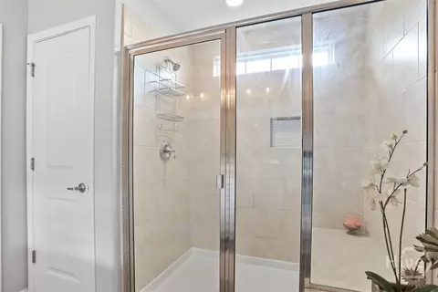 Bath - 239 Sonoma Dr, Pooler, GA 31322 photo 3 of 4