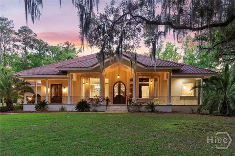 74 Myrtle Dr, Richmond Hill, GA 31324