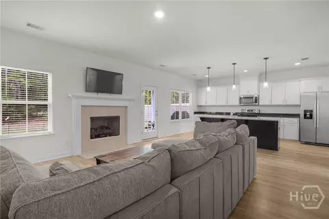 Living - 39 Richmond Pass Cir, Midway, GA 31320 photo 2 of 2
