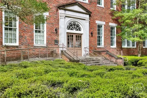 1835 Skidaway Rd #206, Savannah, GA 31404