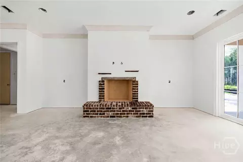 Living - 4 Oak Leaf Pl, Pooler, GA 31322 photo 2 of 3