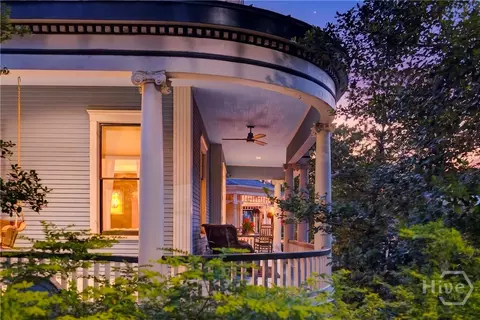 121 E 36th St, Savannah, GA 31401