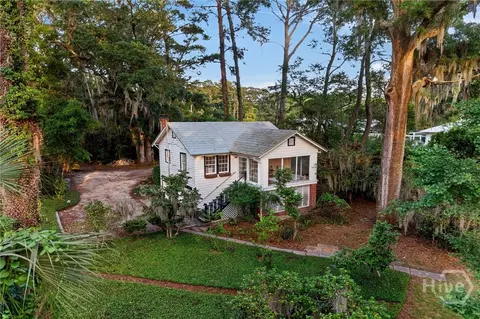 289 Center Dr, Savannah, GA 31406