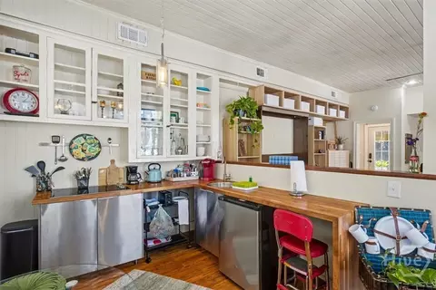 Kitchen - 341 E Broad St, Savannah, GA 31401 photo 2 of 4