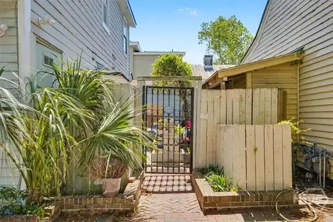 Exterior - 341 E Broad St, Savannah, GA 31401 photo 8 of 10