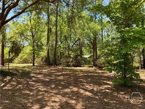 811 Lakeview Ct, Hinesville, GA 31313
