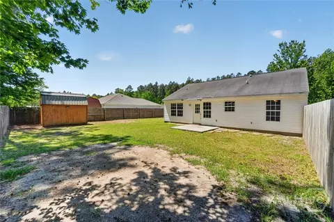 Exterior - 102 Sand Pine Ct, Springfield, GA 31329 photo 5 of 8