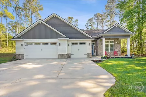 101 Plantation Rd, Midway, GA 31320