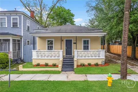 1126 E Waldburg St, Savannah, GA 31401