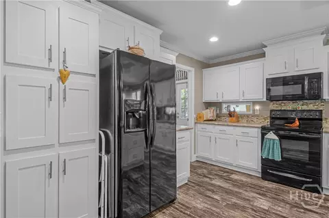 Kitchen - 560 Brogdon Rd, Guyton, GA 31312 photo 3 of 4