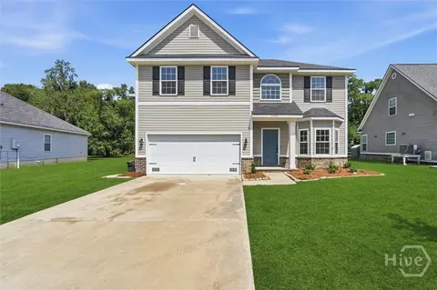 1232 Peacock Trl, Hinesville, GA 31313