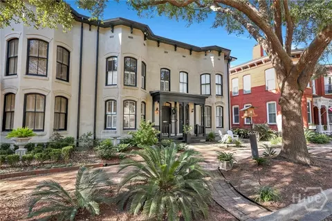 621 Tattnall St, Savannah, GA 31401