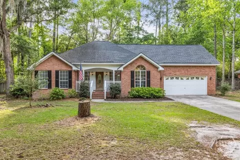 27 Oak Side Ct, Richmond Hill, GA 31324