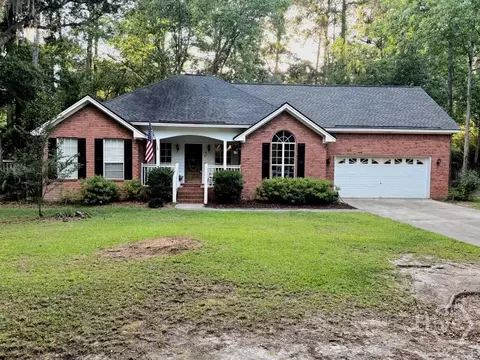 27 Oak Side Ct, Richmond Hill, GA 31324