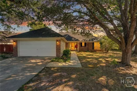 126 Teal Lake Dr, Richmond Hill, GA 31324