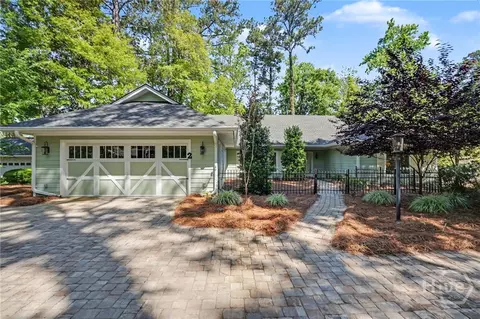 2 Brooks Ln, Savannah, GA 31411