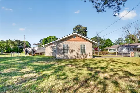 Exterior - 3207 Center St, Thunderbolt, GA 31404 photo 6 of 7