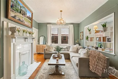 858 E 35th St, Savannah, GA 31401