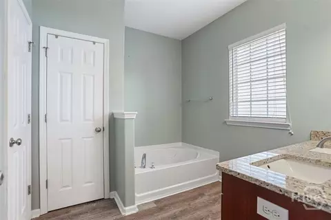 Bath - 192 Willow Point Cir, Savannah, GA 31407 photo 1 of 3