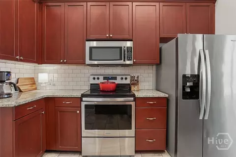 Kitchen - 192 Willow Point Cir, Savannah, GA 31407 photo 2 of 3