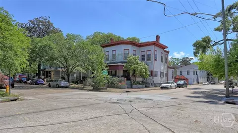223 W 38th St, Savannah, GA 31401
