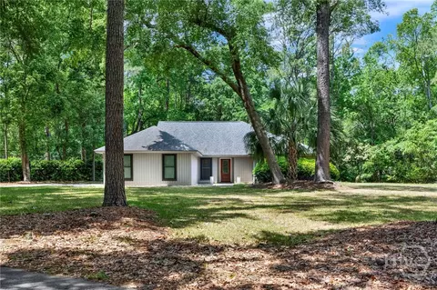 16 Old Martin Ln, Richmond Hill, GA 31324