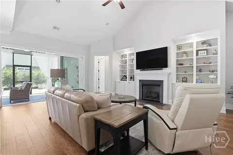 Living - 25 Golf Dr, Pooler, GA 31322 photo 1 of 2