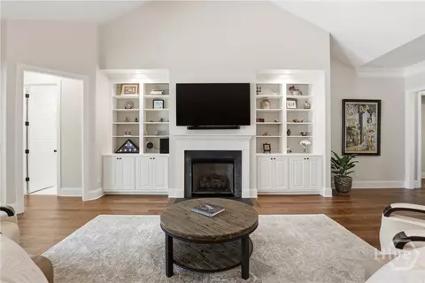 Living - 25 Golf Dr, Pooler, GA 31322 photo 2 of 2