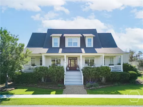 8 Caretakers Ln, Savannah, GA 31404