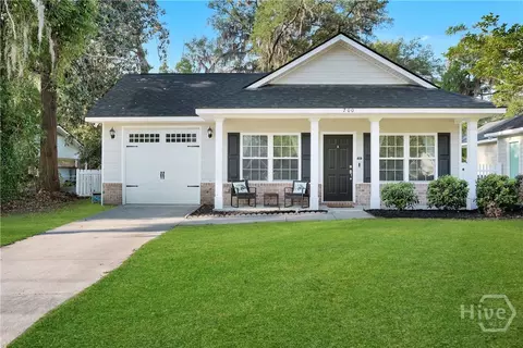 200 Wilson Ave, Hinesville, GA 31313