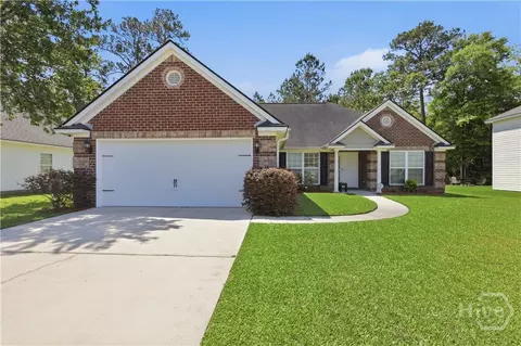 1209 Peacock Trl, Hinesville, GA 31313