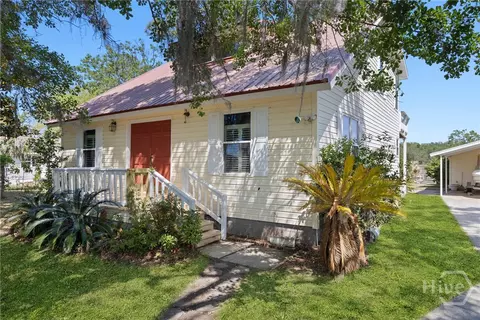 95 Circle Dr, Midway, GA 31320