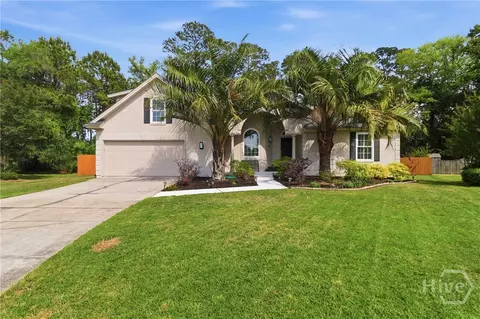 10 Autumn Leaves Ct, Savannah, GA 31410